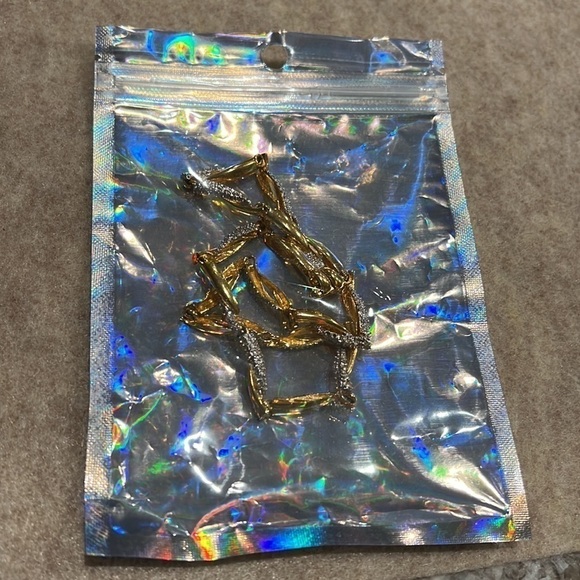 FO Fernando Original stamped vintage necklace sits at the base of neckline - Picture 7 of 7